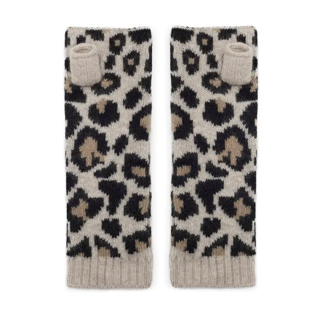 Cashmere wrist warmers in classic leopard print