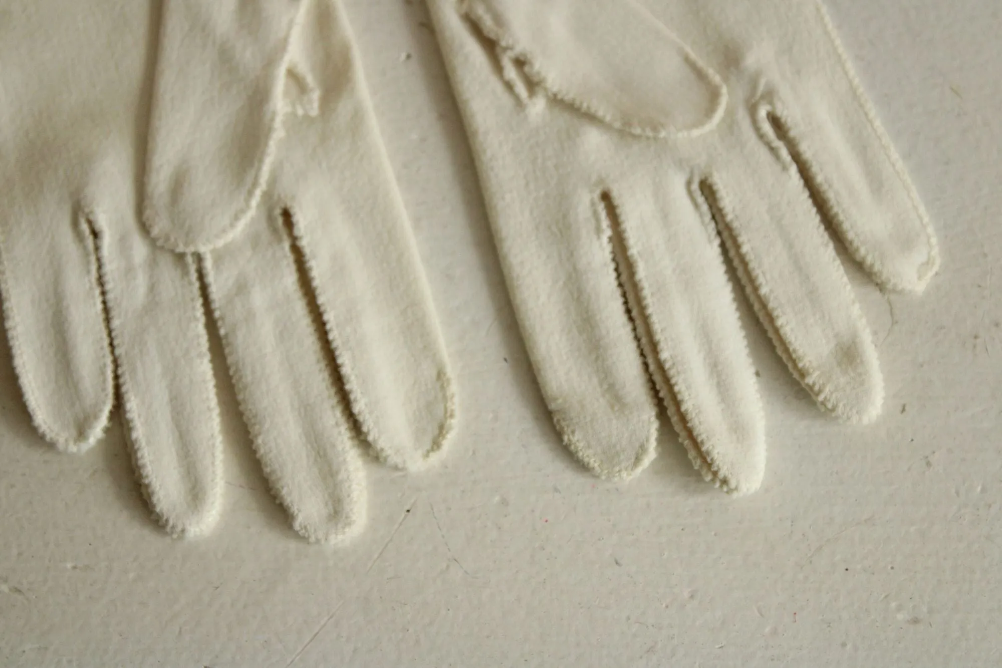 Vintage 1950s 1960s Gloves in Ivory with Gold Buckles